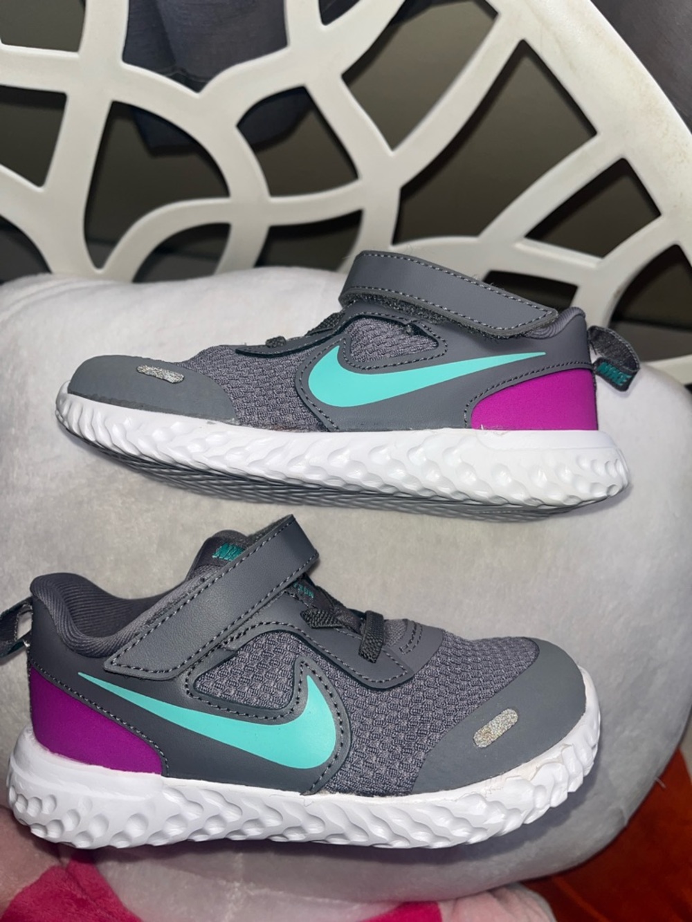 Nike Kids Gray Sneakers with Teal Swoosh and Purple Heel size 10c